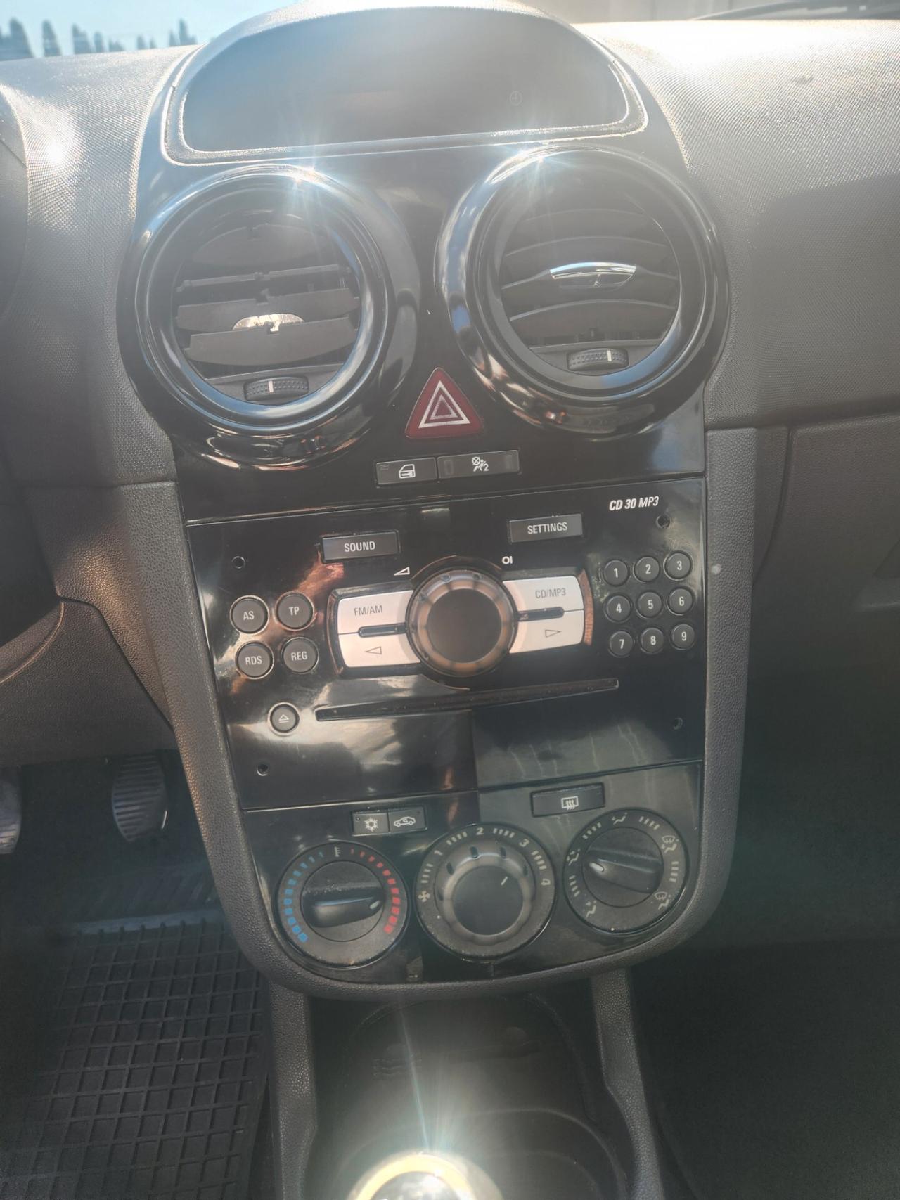 Opel Corsa 1.2 BENZINA X NEOPATENTATI