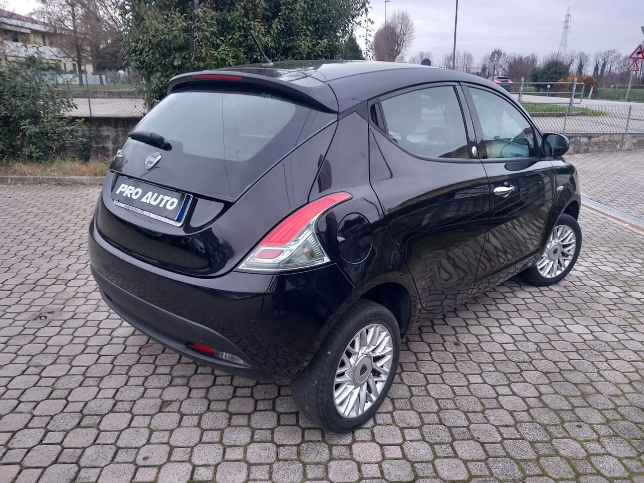 Lancia Ypsilon 0.9 TwinAir 85 CV 5 porte Metano Ecochic Gold