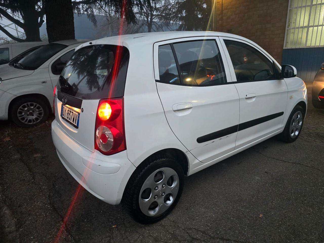 Kia Picanto 1.0 12V Town Bi-Fuel rate 99,00
