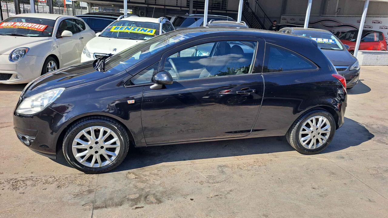 Opel Corsa 1.2 Benzina 80Cv Sport