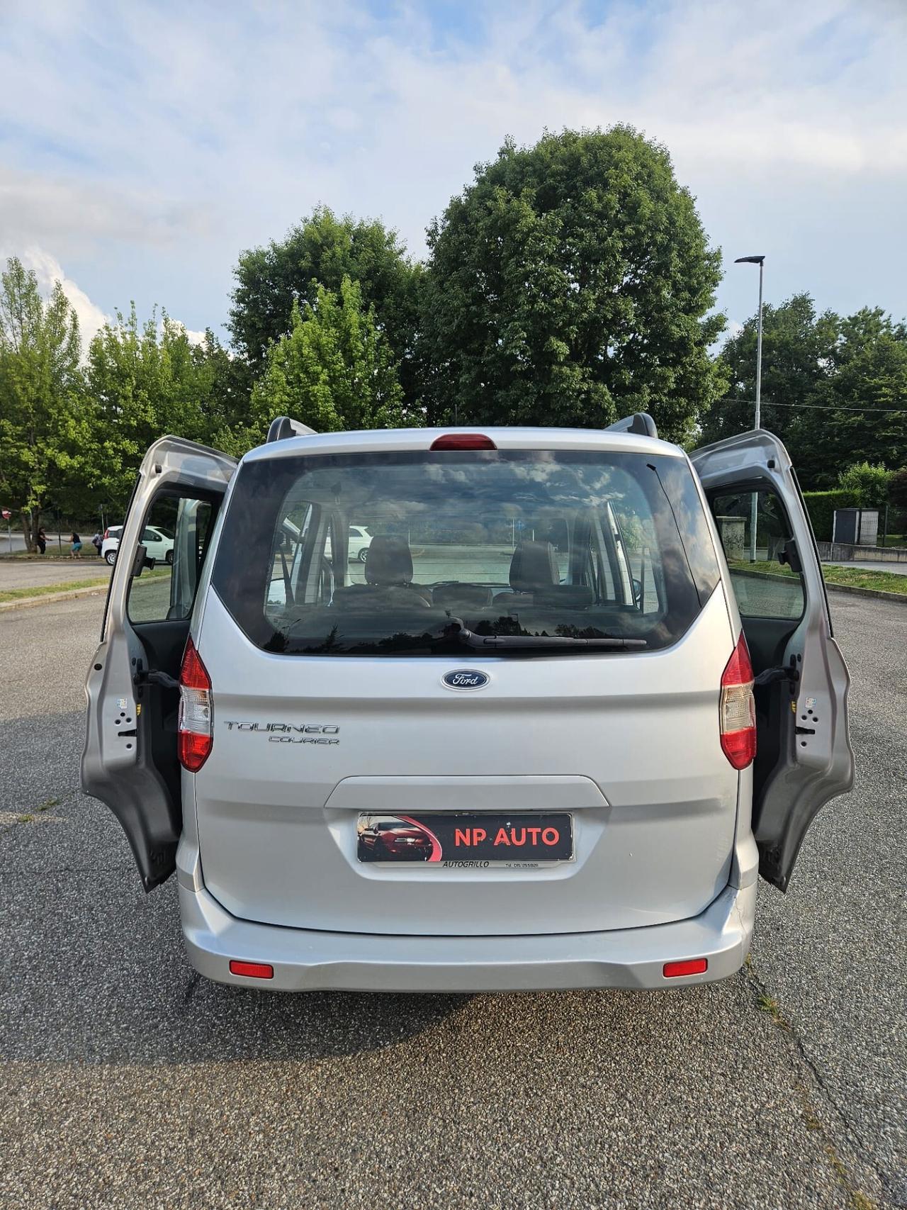 Ford Tourneo Courier 1.5 Titanium