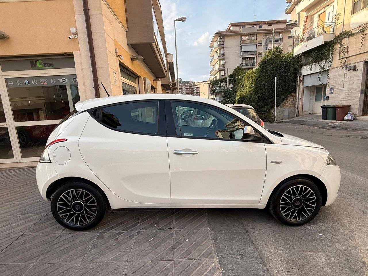 Lancia Ypsilon 1.2 69 CV 5 porte Gold