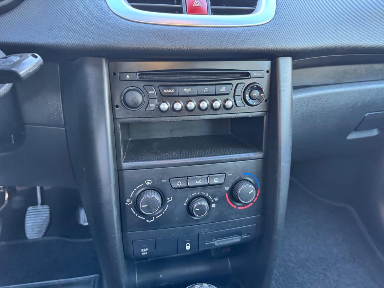 Peugeot 207 1.4 DIESEL 70CV Energie 2011