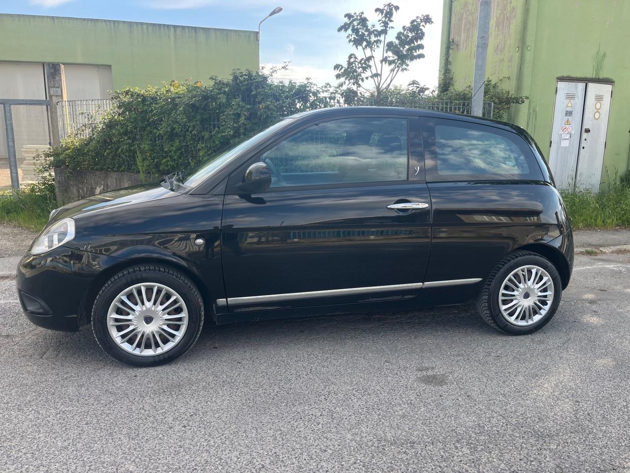 Lancia Ypsilon 1.2 69 CV Platinum 200.000 KM