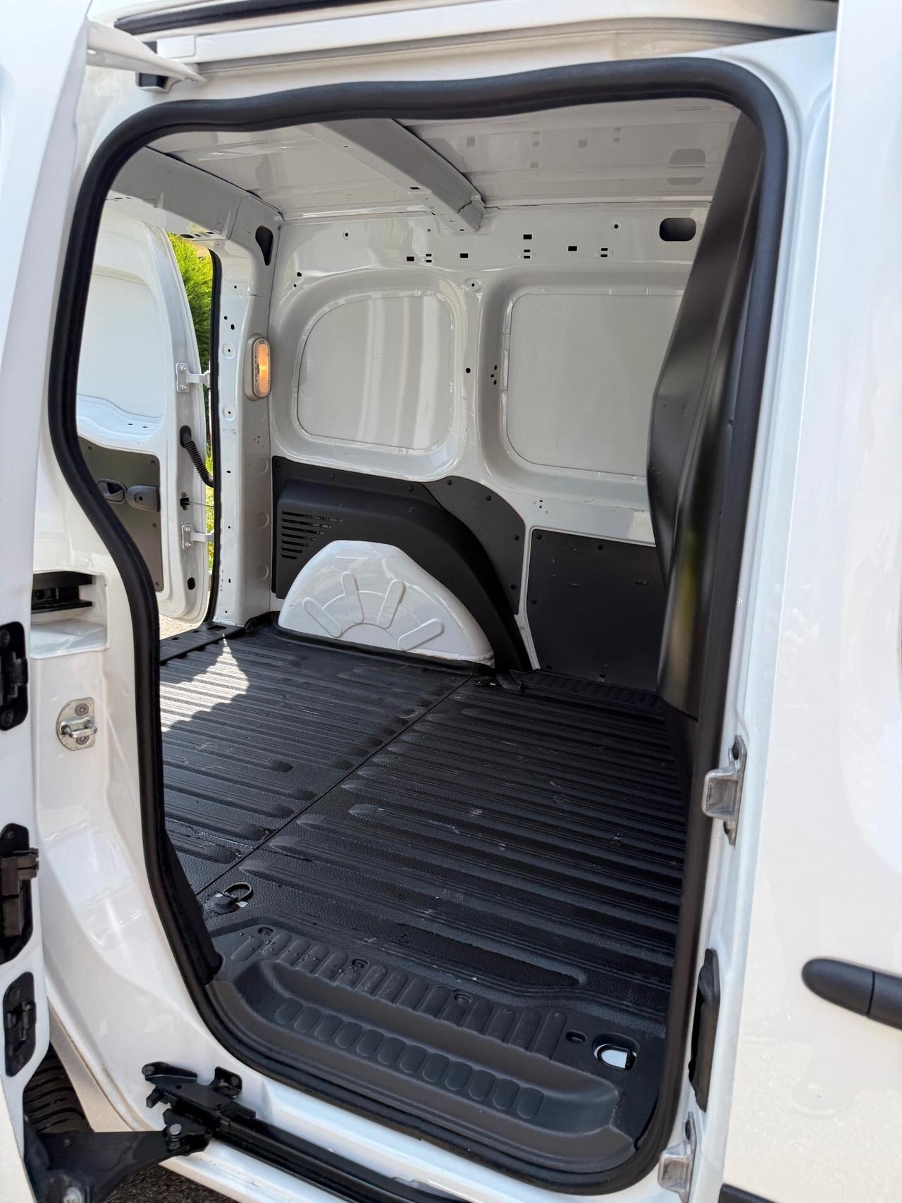 Renault Kangoo 1.5 dci - NEOPATENTATI - 12 MESI DI GARANZIA -