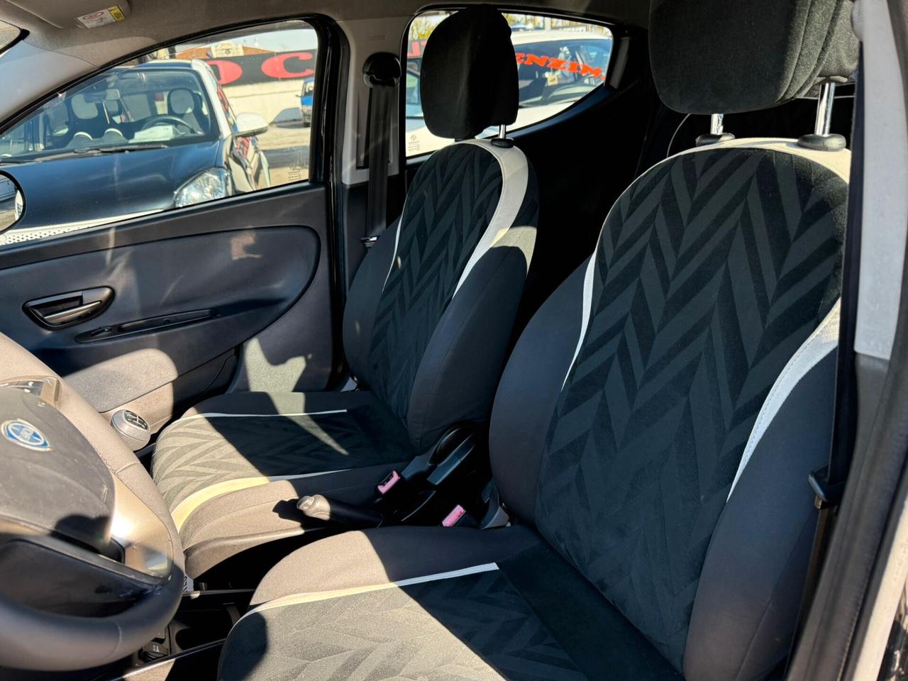 Lancia Ypsilon 1.2 69 CV 5 porte Silver