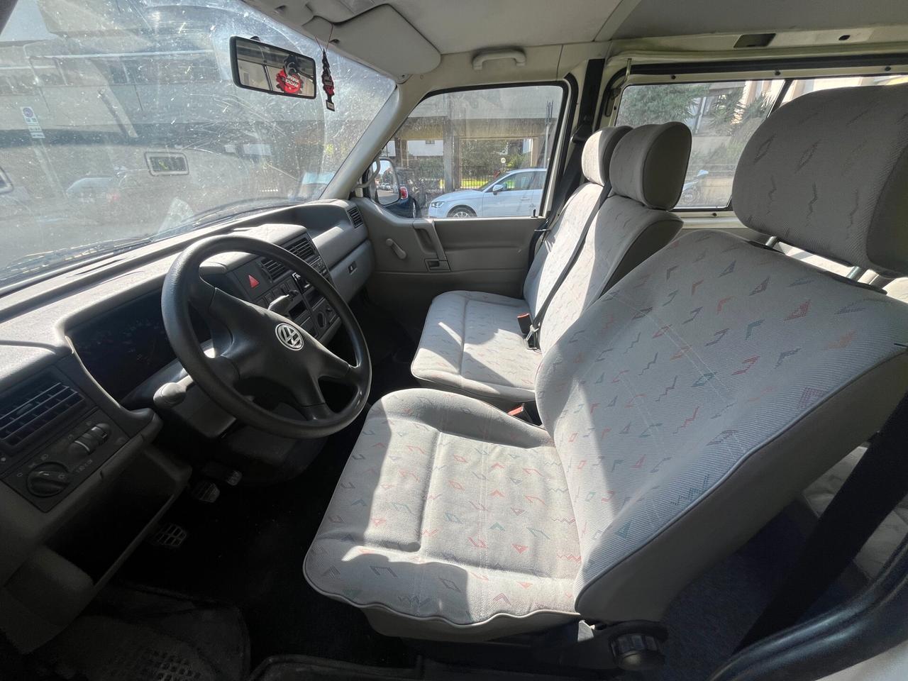 Volkswagen Transporter 2.5 TDI/88CV 9 posti autovettura