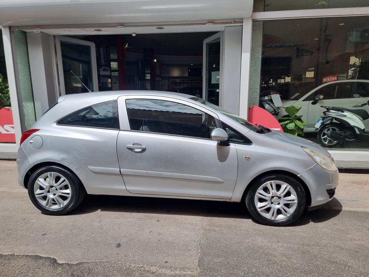 Opel Corsa 1.2 5 porte Cosmo CAMBIO AUTOMATICO GPL