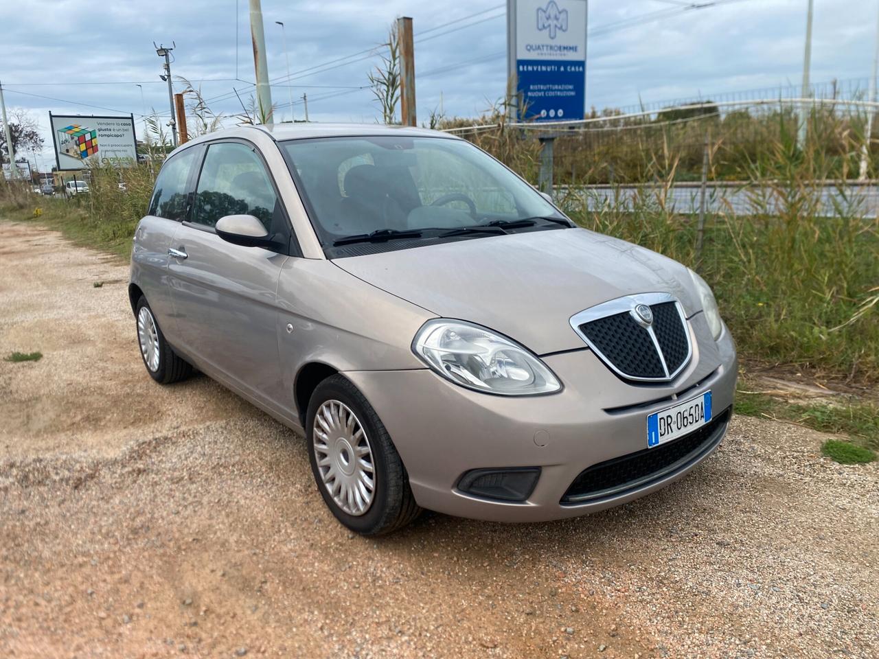 LANCIA YPSILON 1. ANNO 2008 ADATTA NEOPATENTATI