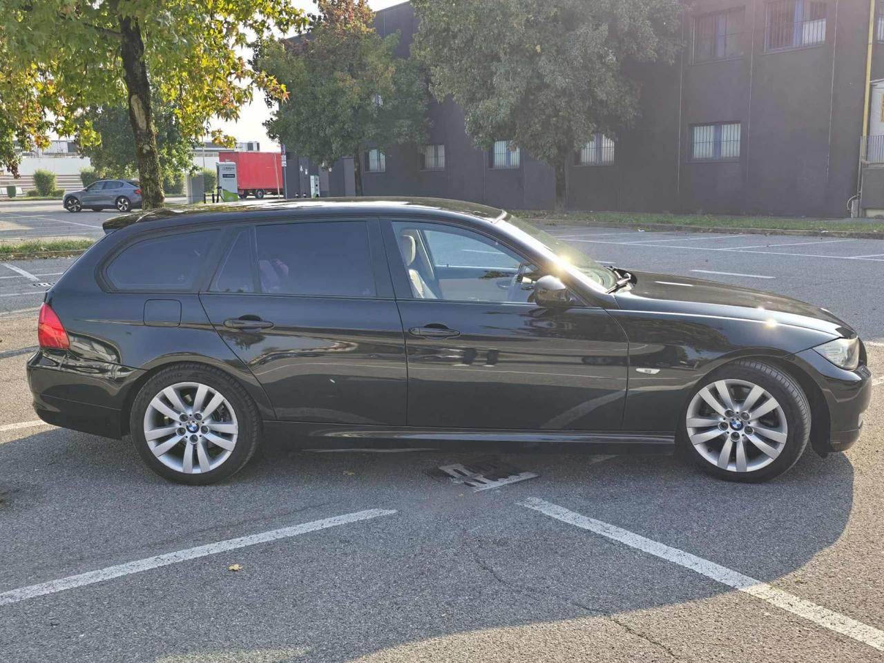 BMW 320 d Touring Attiva