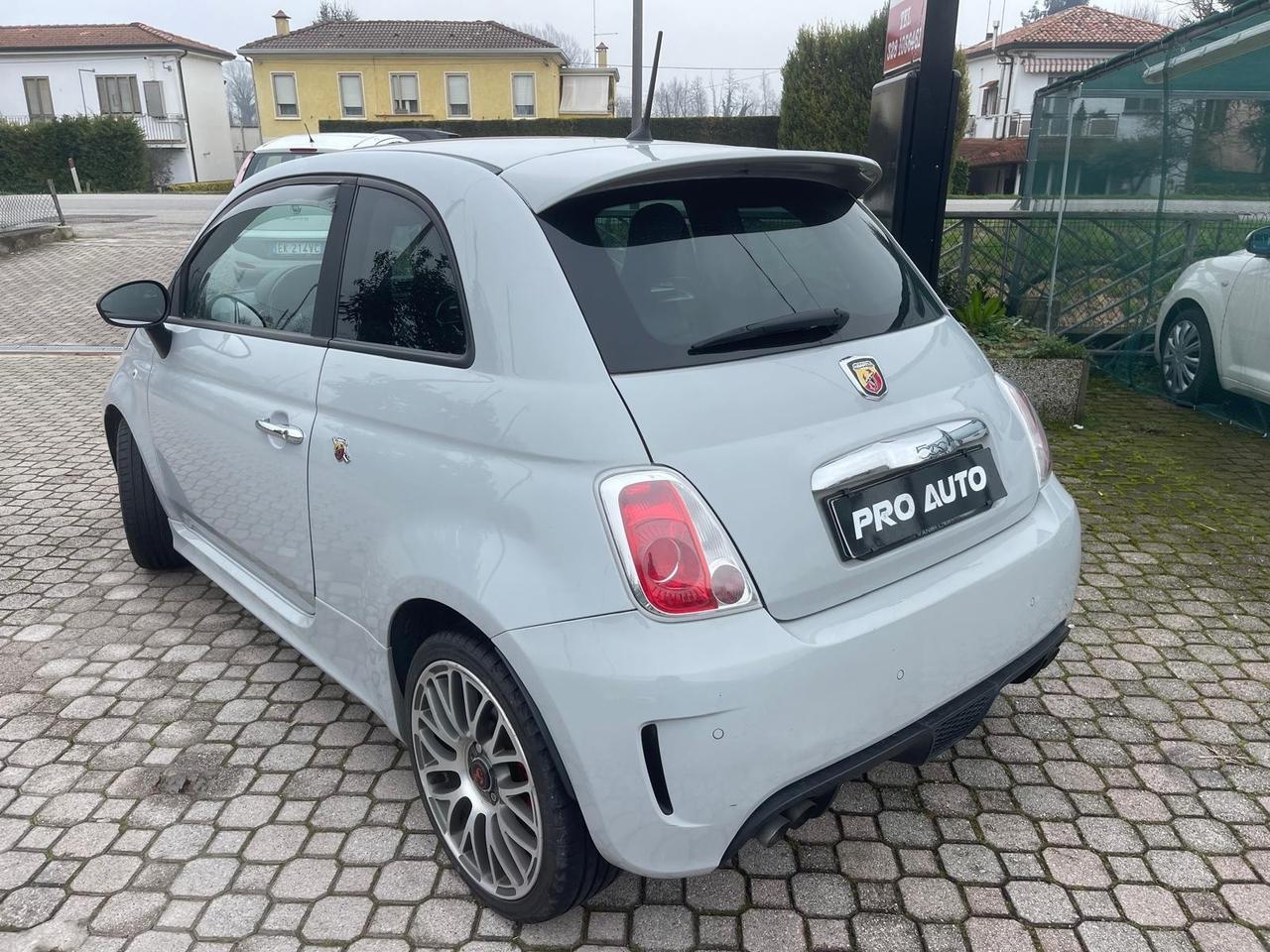 Abarth 500 1.4 Turbo T-Jet Custom