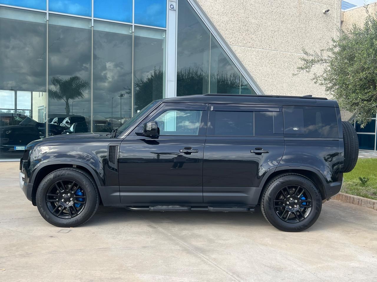 Land Rover Defender 110 HSE 240cv offerta T-Stock prezzo imperdibile