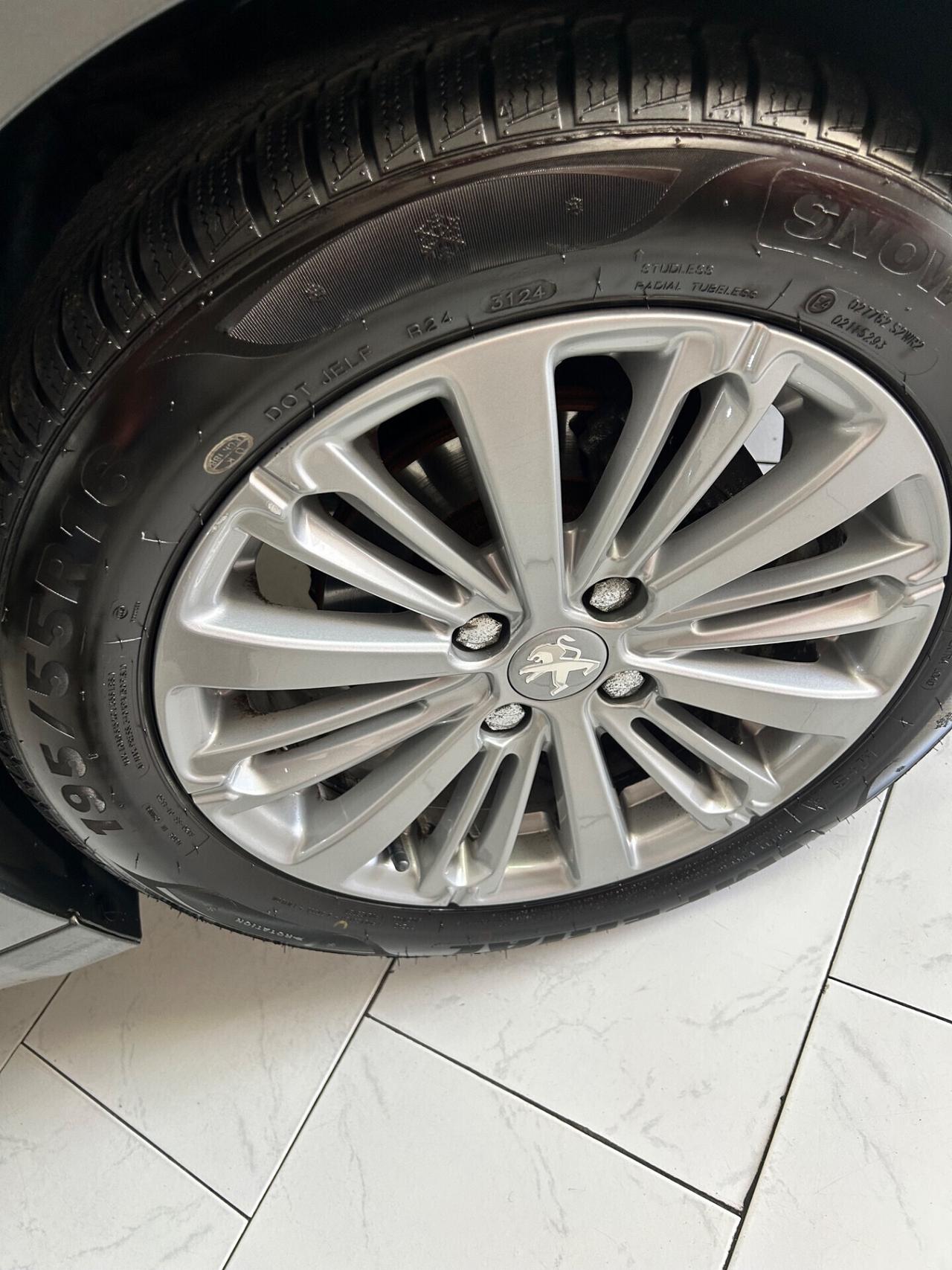Peugeot 208 Allure *12/24 mesi di garanzia*