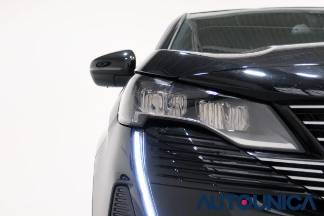 PEUGEOT 3008 HYBRID4 300 E-EAT8 ALLURE PACK