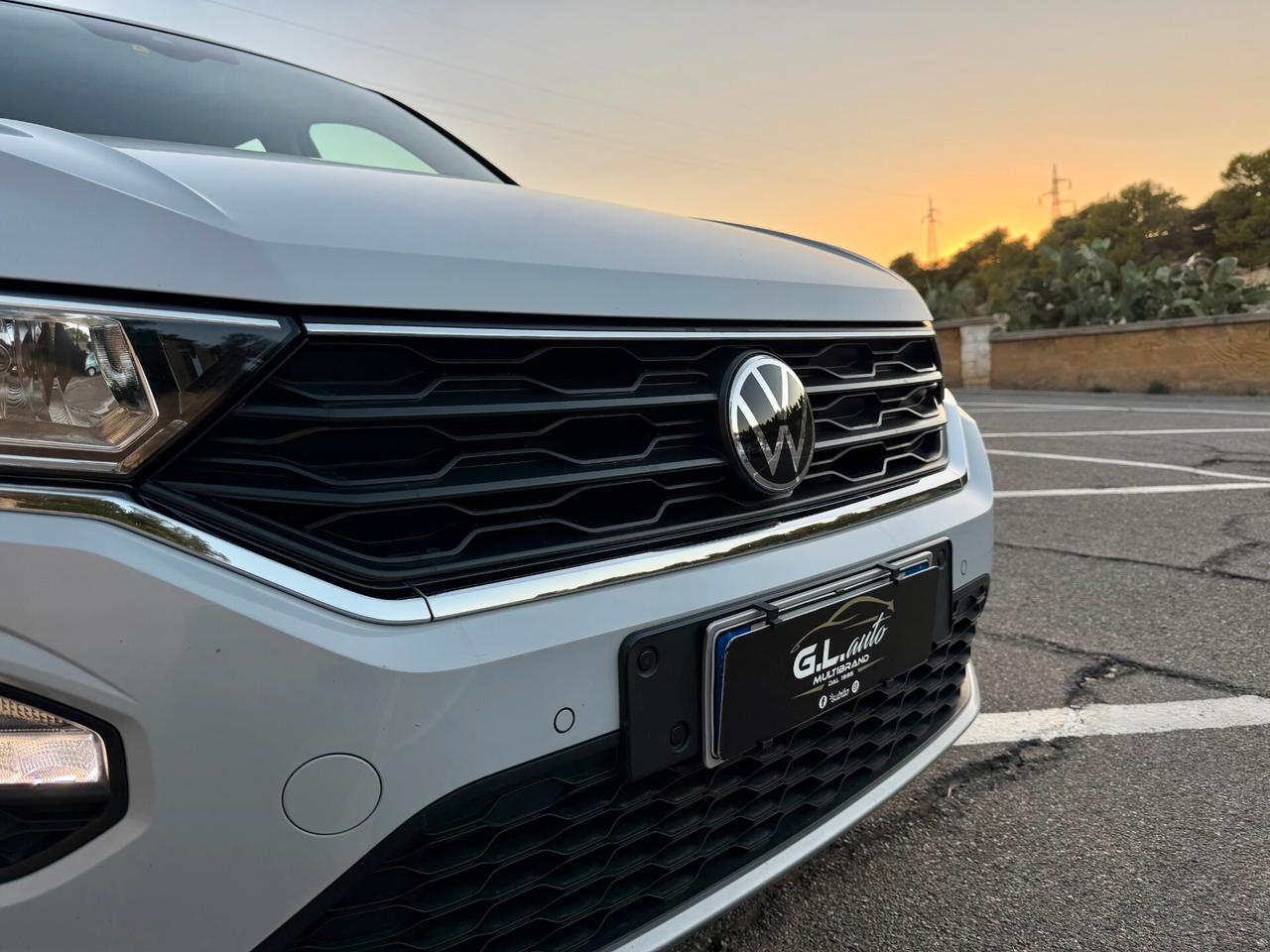 Volkswagen T-Roc/1.0 TSI 110 CV/CAR PLAY/CERCHI 17"/NEOPATENTATI