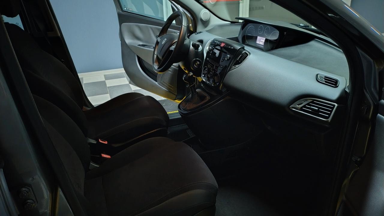 Lancia Ypsilon 1.2 69 CV 5p