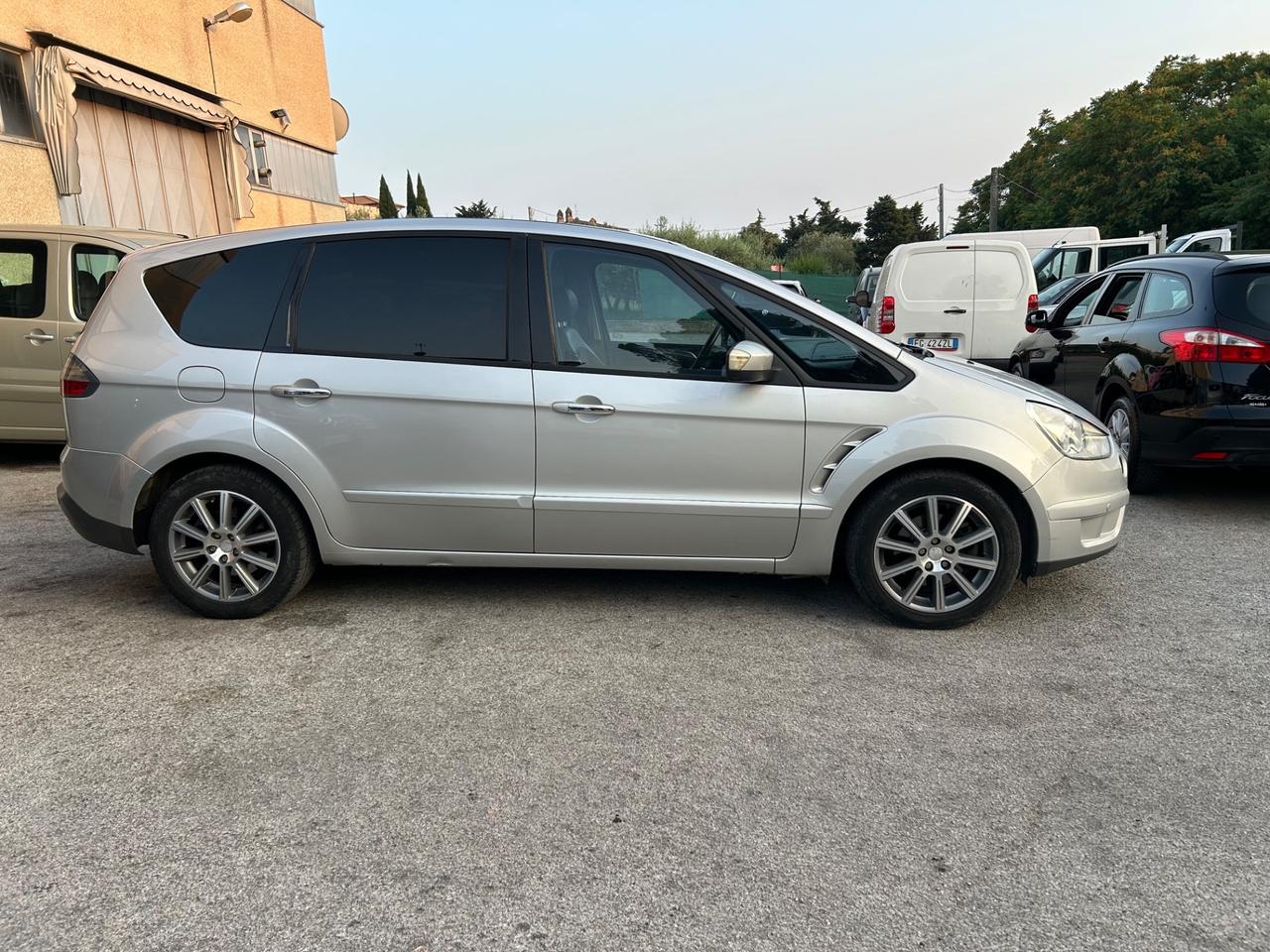 Ford S-Max 2.0 TDCi 140CV Titanium 7 Posti