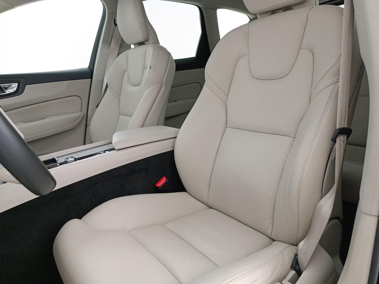 VOLVO XC60 2.0 b5 Plus Dark awd auto