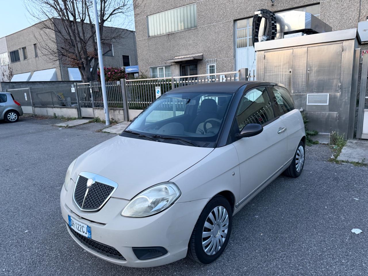 Lancia Ypsilon 1.2 benzina euro4 bicolore