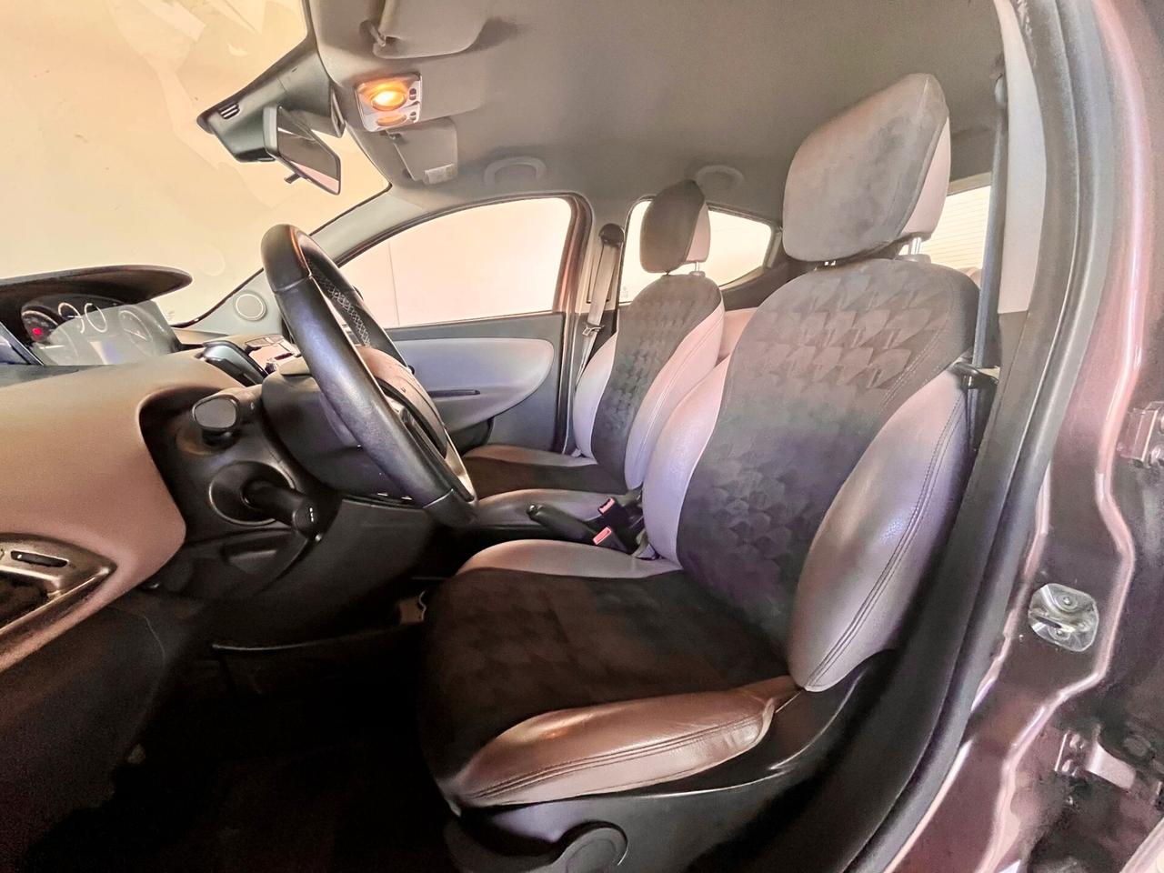 Lancia Ypsilon 1.2 69 CV 5 porte S&S S Momodesign