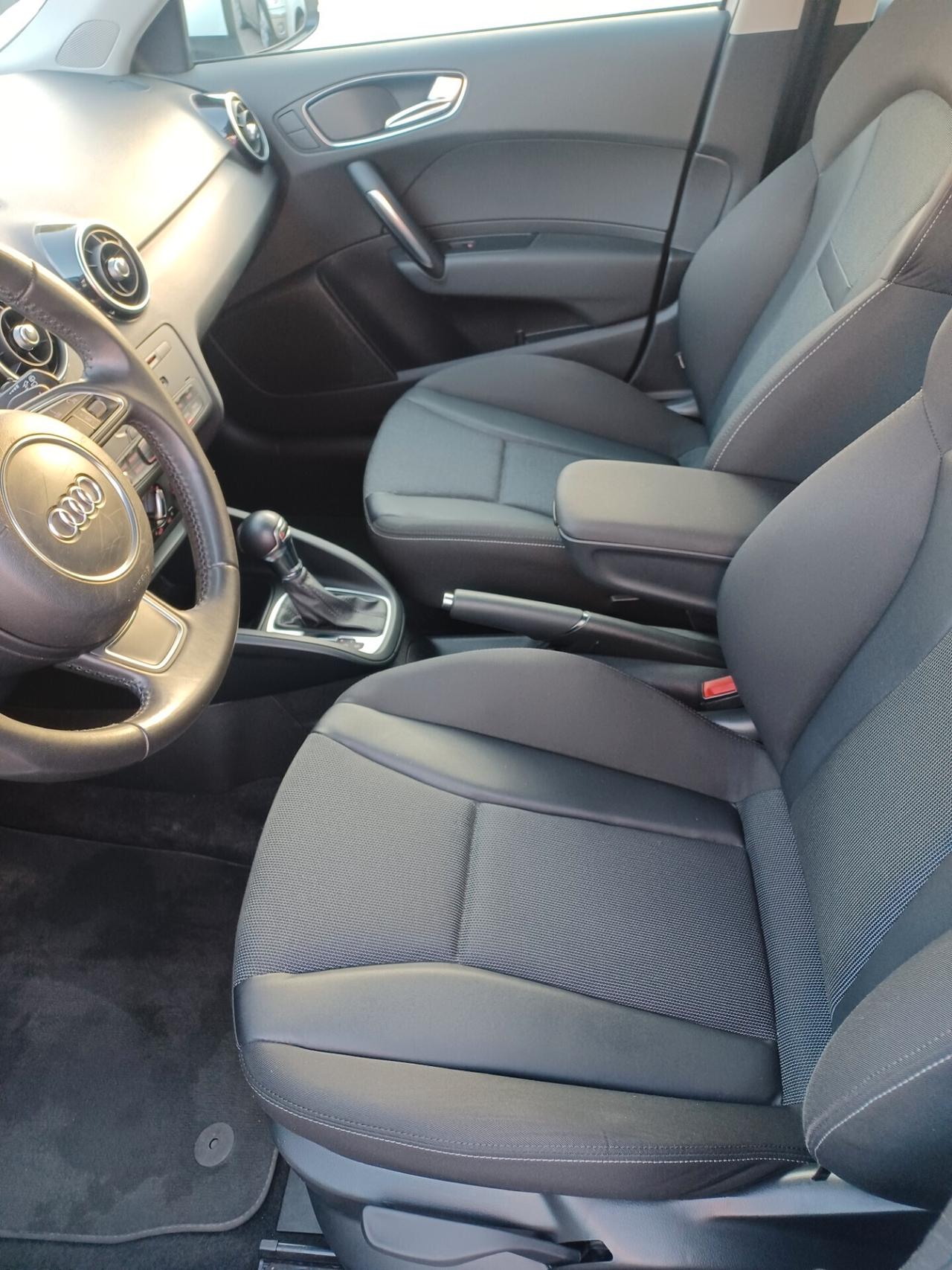 Audi A1 SPORTBACK 1.6 TDI S TRONIC LED BIXENO PDC