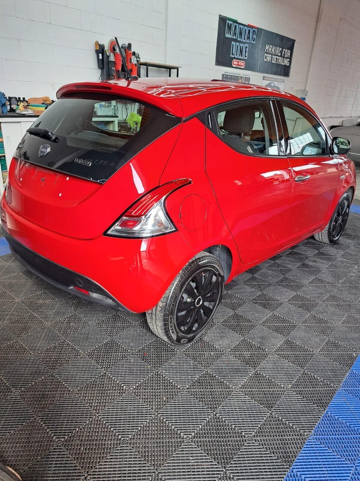 Lancia Ypsilon 1.0 FireFly 5 porte S&S Hybrid Ecochic Silver