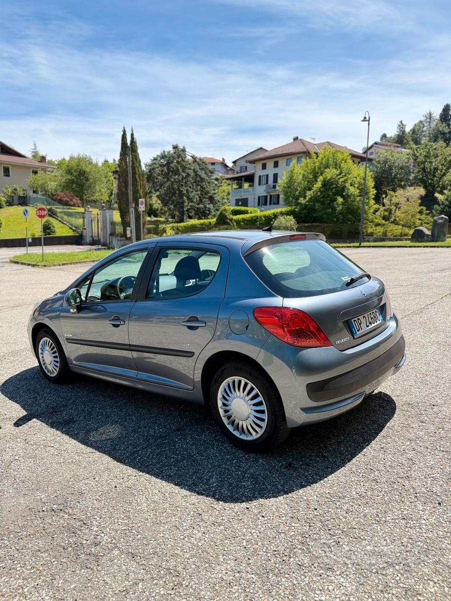 Peugeot 207 neopatenati