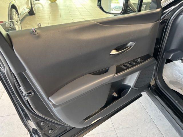 LEXUS UX Full Electric UX Hybrid Business