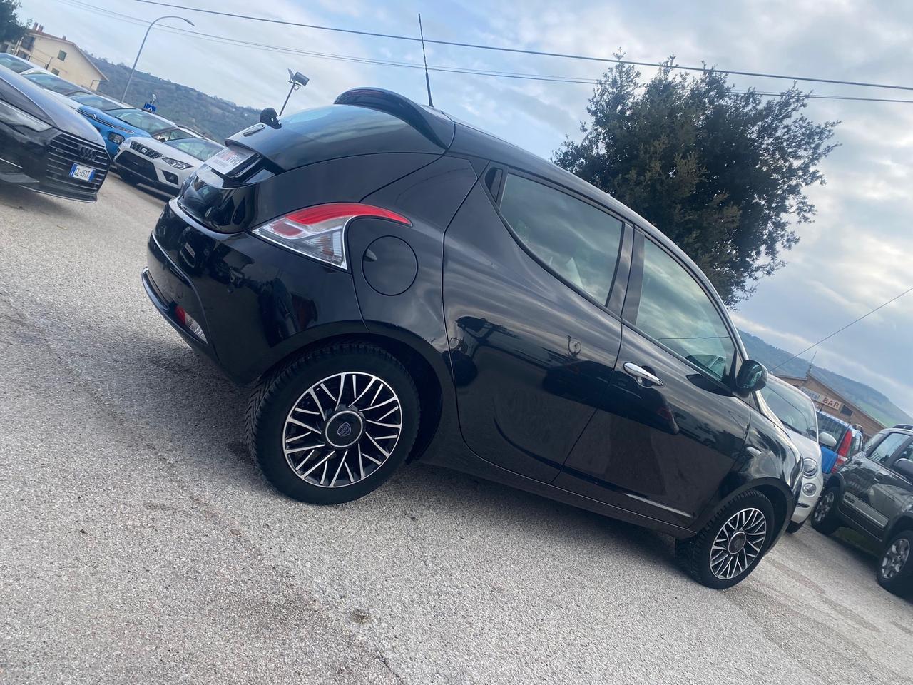 Lancia Ypsilon 1.2 69 CV 5 porte GPL Ecochic Gold