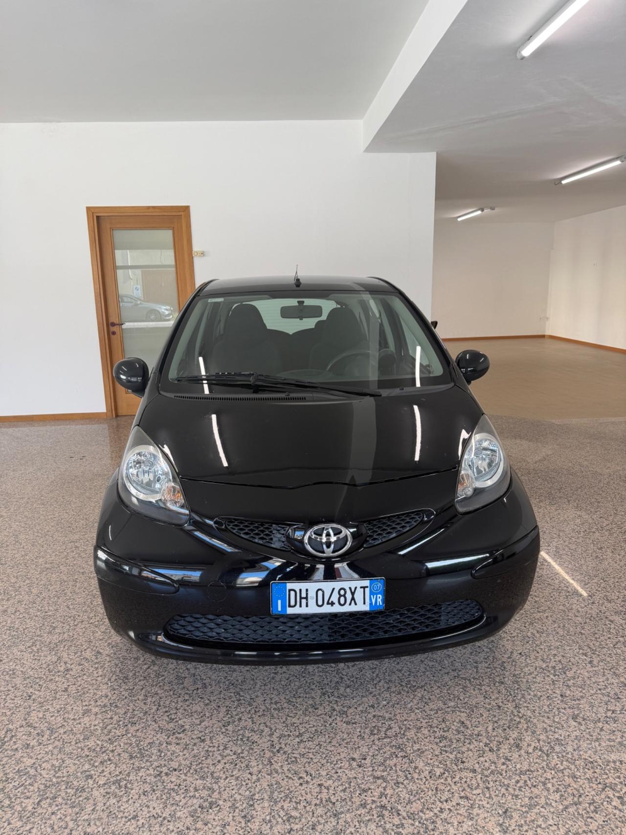 Toyota Aygo 1.0 12V VVT-i 5 porte Sol