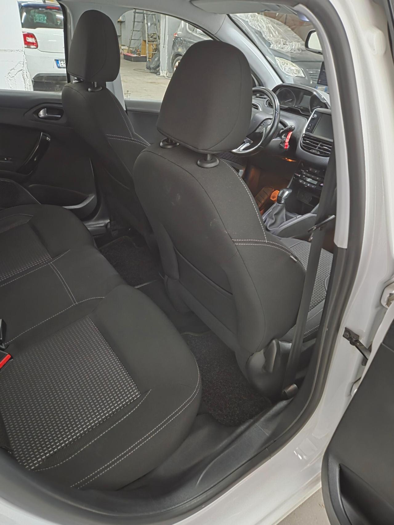 Peugeot 208 PureTech 82 5p. GPL Allure