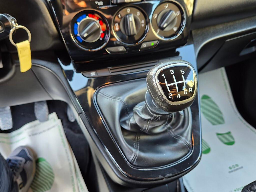 Lancia Ypsilon 1.0 Hybrid Ecochic Gold