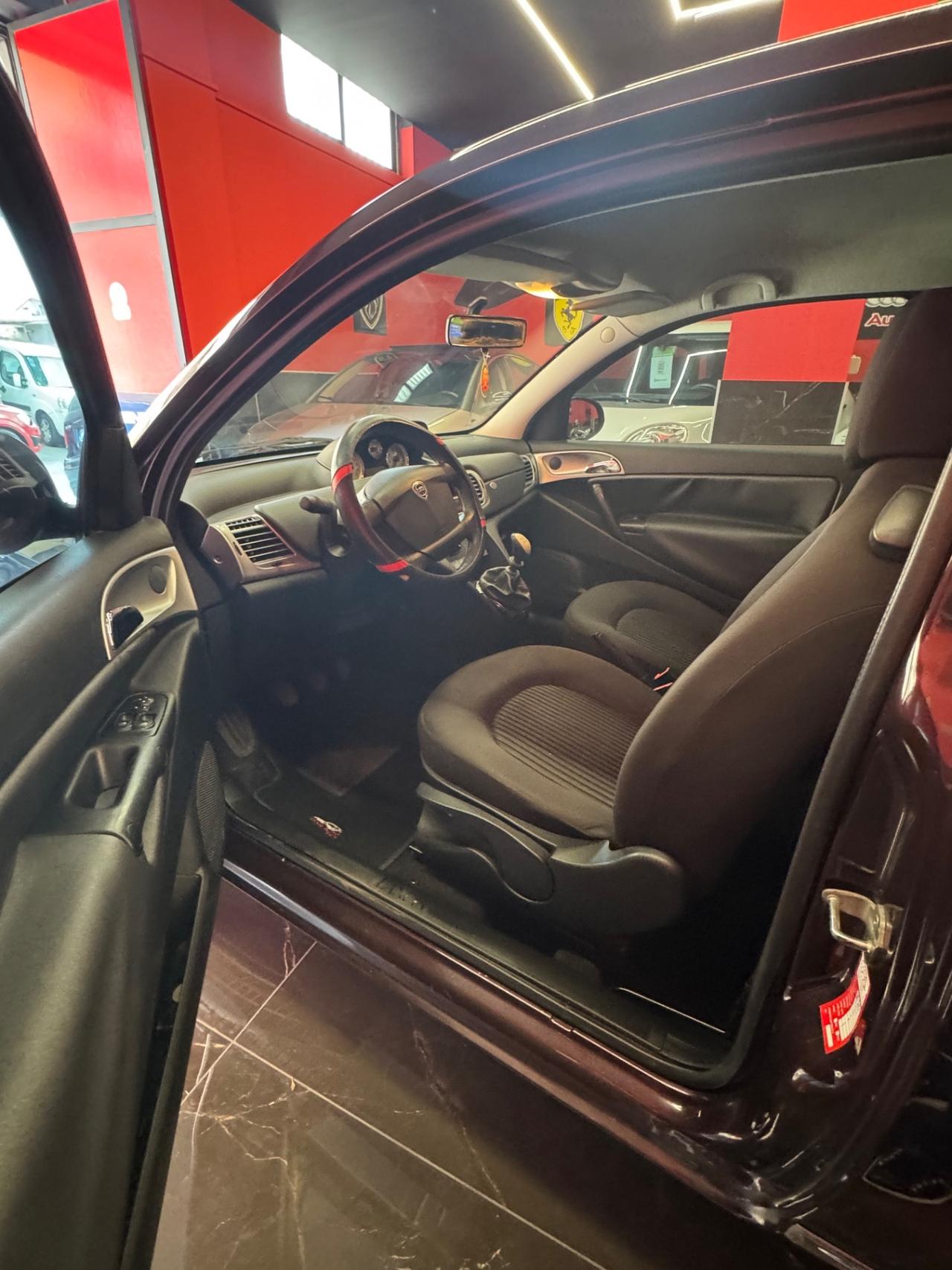 Lancia Ypsilon 1.2 69 CV Diva
