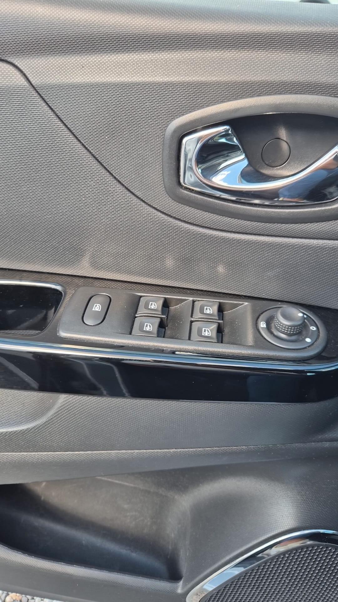 Renault Captur 2015 - 1.5dCi LB AUTOMOBILI