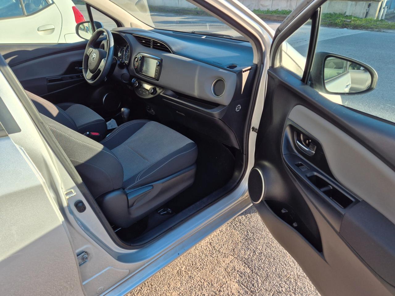 Toyota Yaris 1.5 Hybrid 5 porte Business