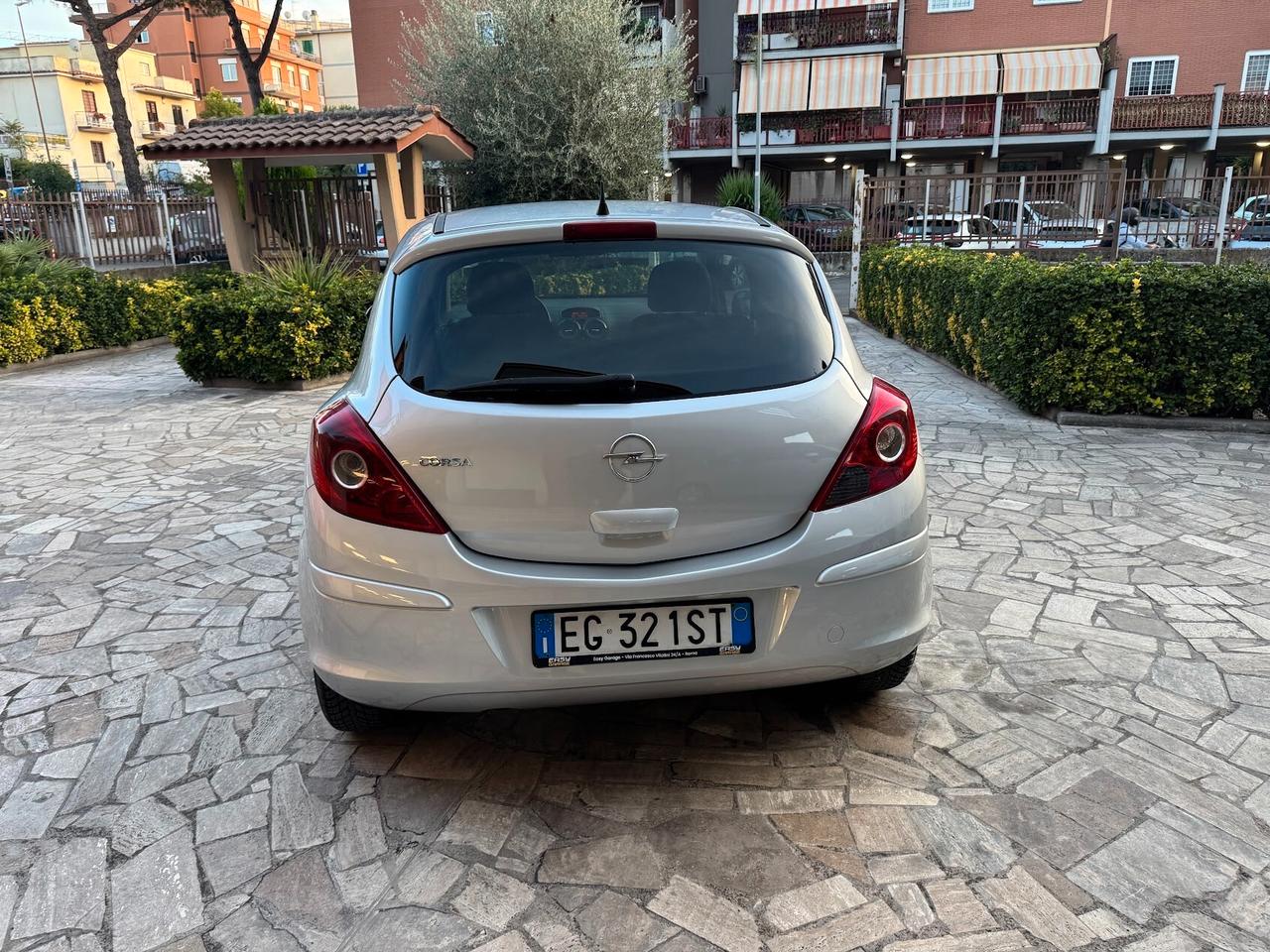 Opel Corsa 1.2 3 porte Club