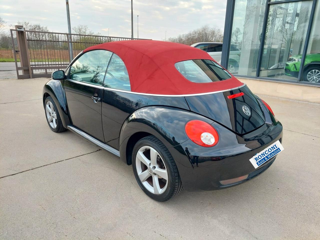 VW New Beetle 1.6 Cabrio Red Lim. Edt. GPL - 2010