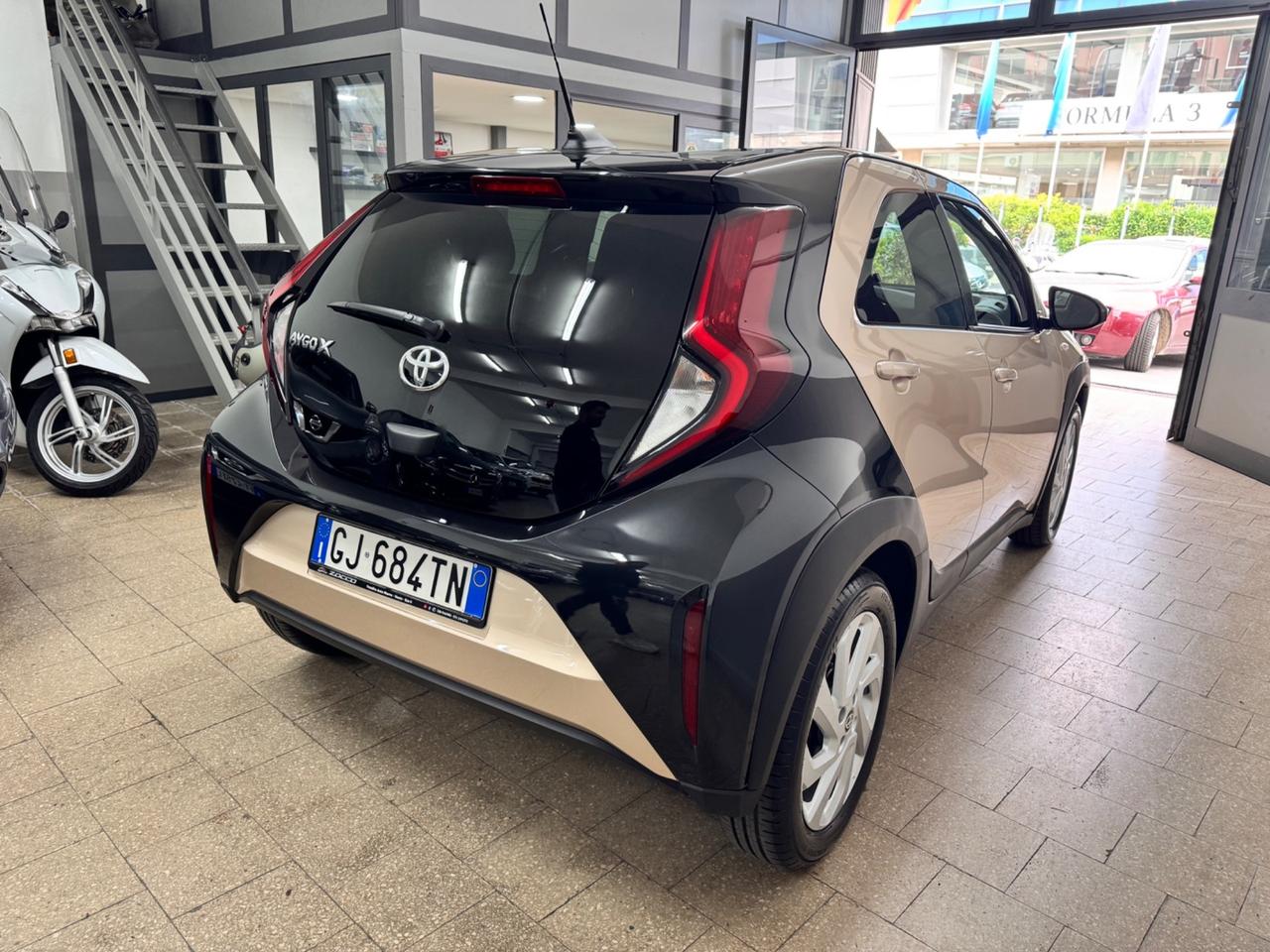 Toyota Aygo X 1.0 72 CV Lounge 3.000 KM - 11/2022