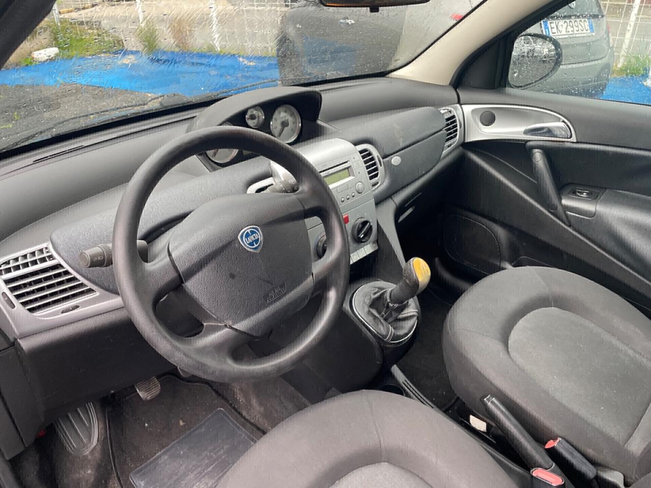 Lancia Ypsilon 1.3 MJT 75 CV Unyca