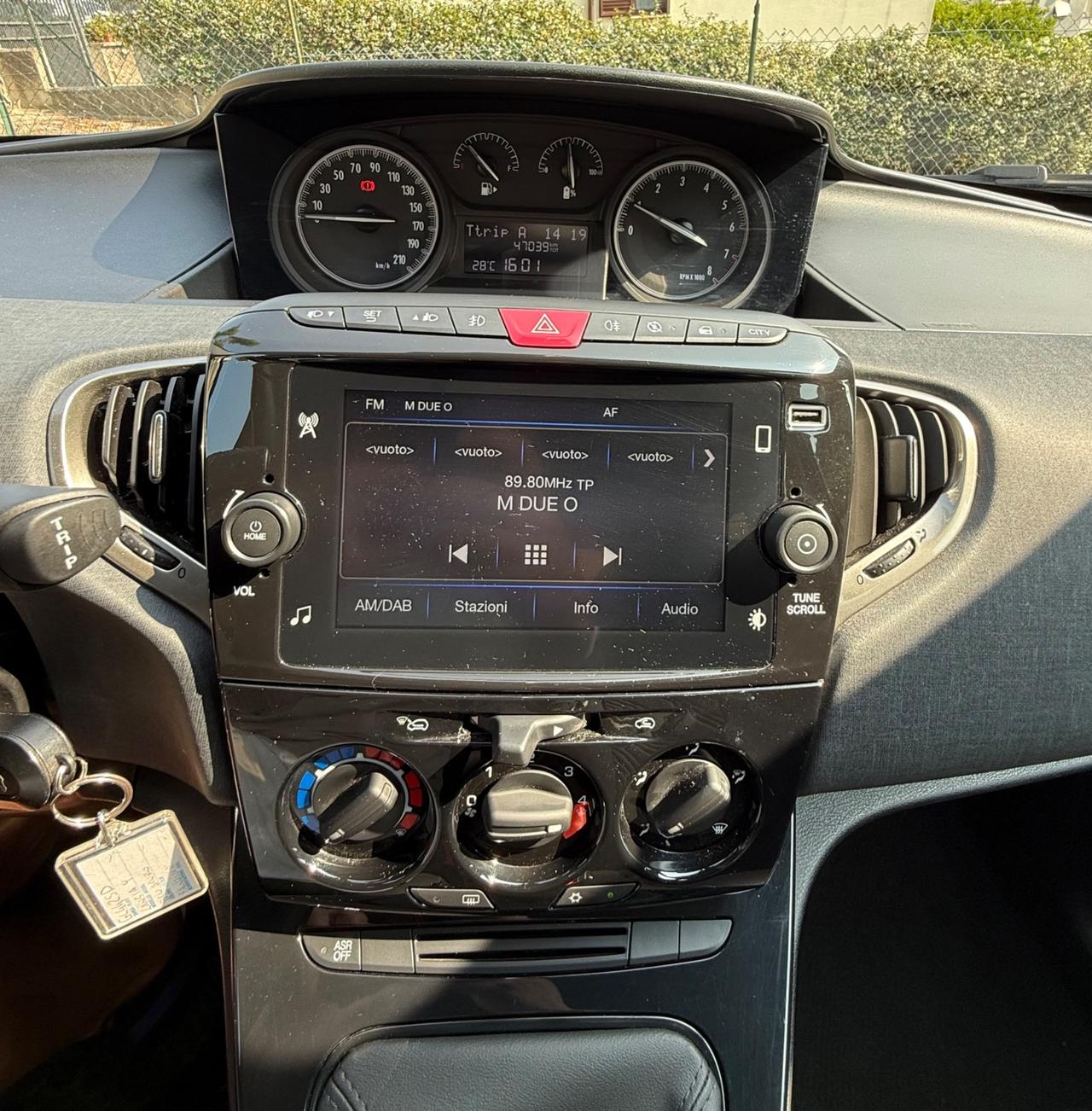 Lancia Ypsilon 1.0 FireFly 5 porte S&S Hybrid Gold