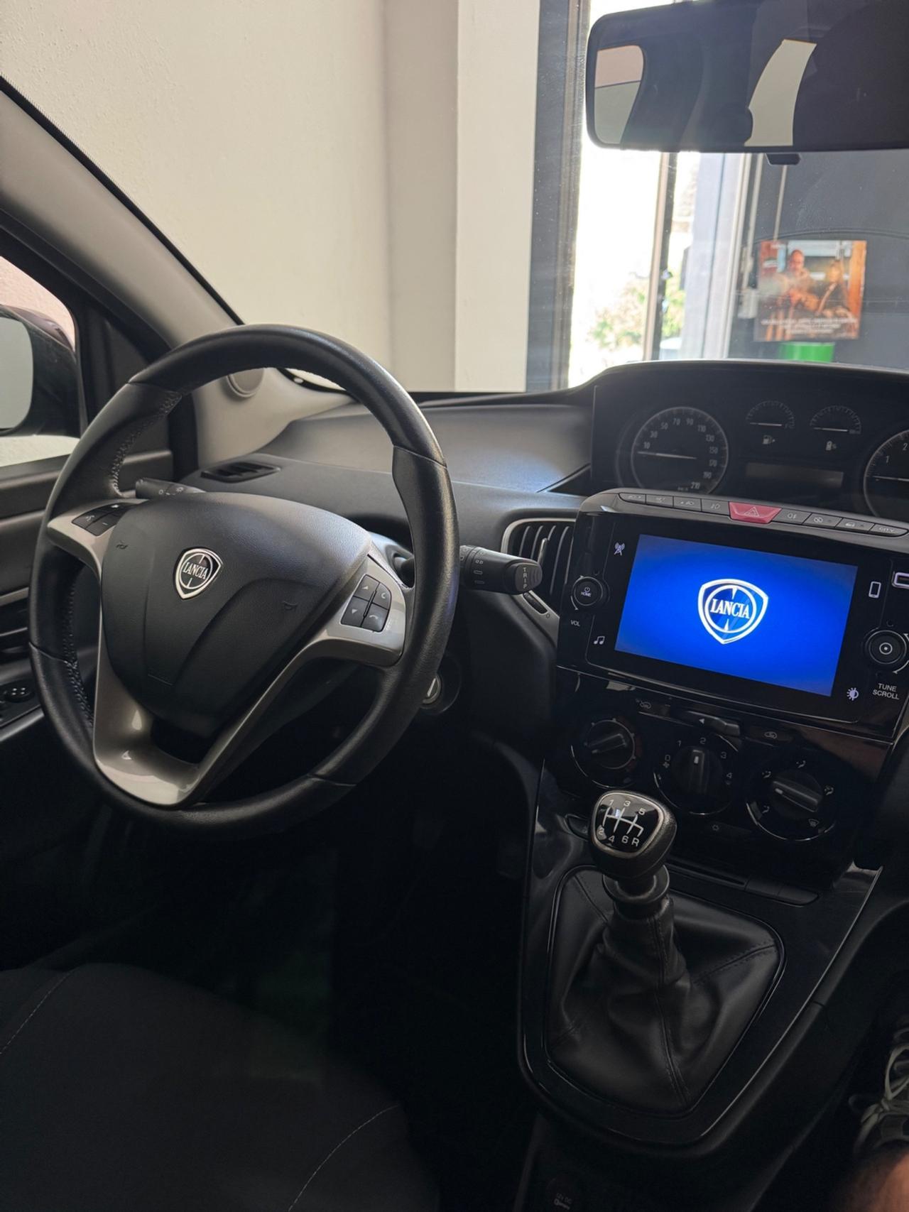 Lancia Ypsilon 1.0 FireFly 5 porte S&S Hybrid Gold