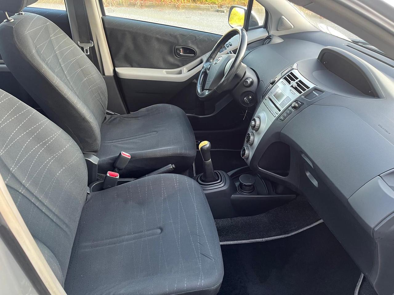 Toyota Yaris 1.0 5 porte
