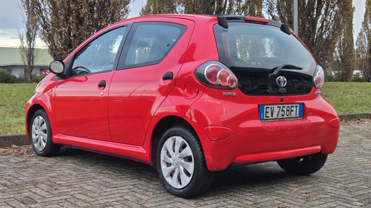 Toyota Aygo 1.0 VVT-i 69 CV 5 porte x-cite
