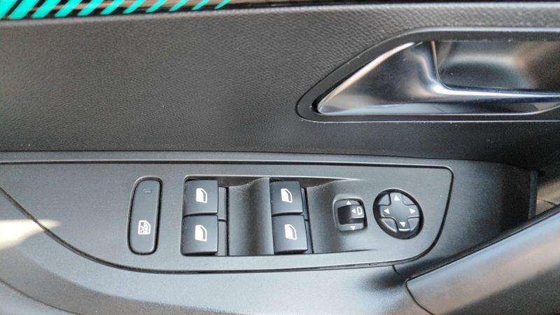 Peugeot 2008 BlueHDi 130 S&S EAT8 Allure Pack