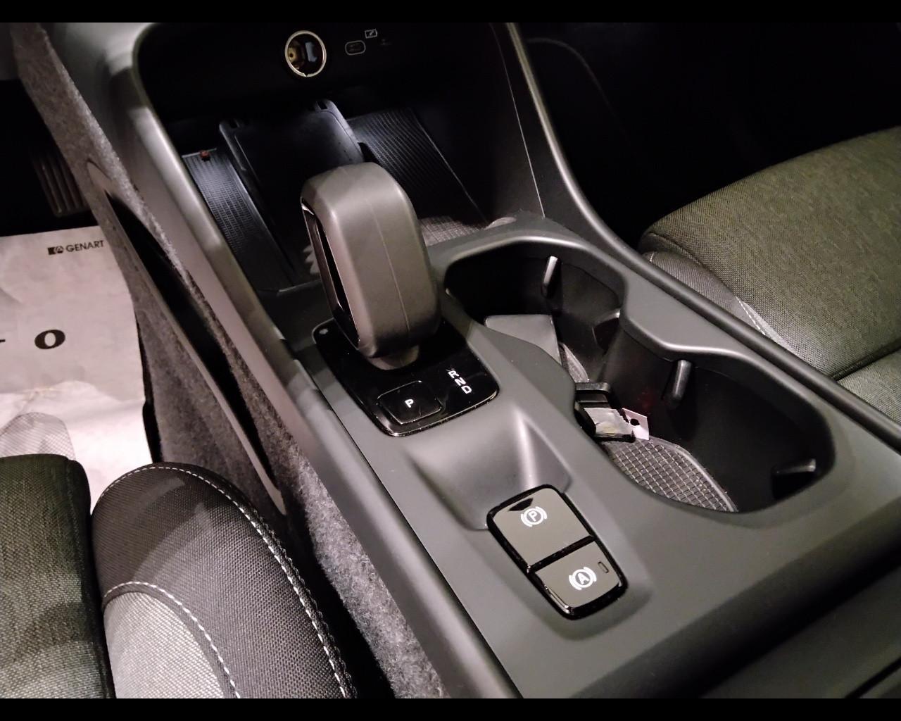 VOLVO XC40 2023 - XC40 2.0 b3 Core auto