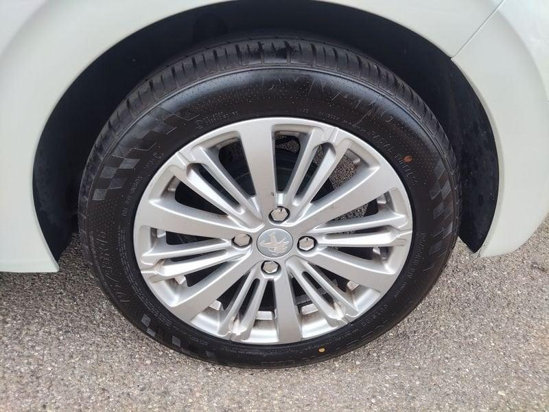 Peugeot 208 208 5p 1.2 puretech Active s&s 82cv neopatentati