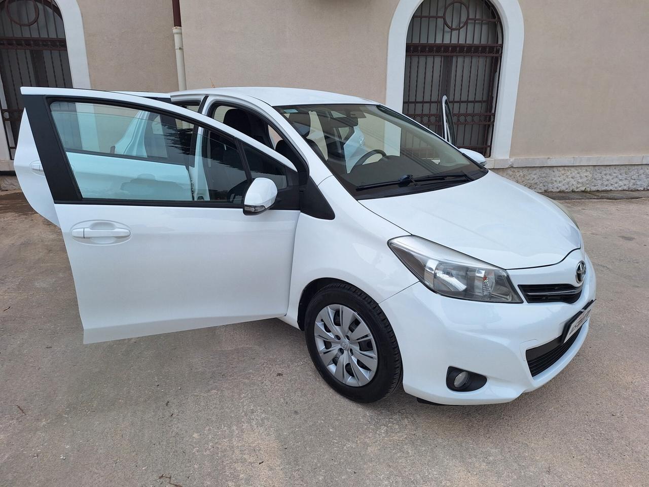 Toyota Yaris 1.0 BENZINA 5 PORTE"PERFETTA" 2013