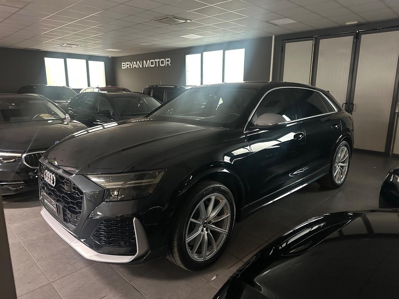 Audi Q8 RS TFSI V8 quattro tiptronic