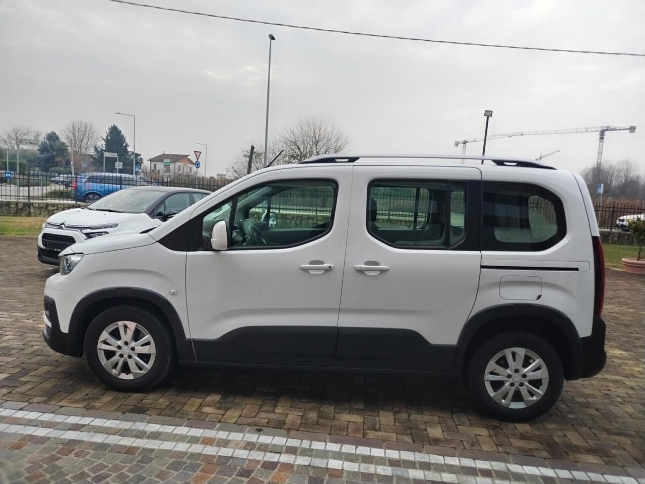 Peugeot Rifter 130cv. full.