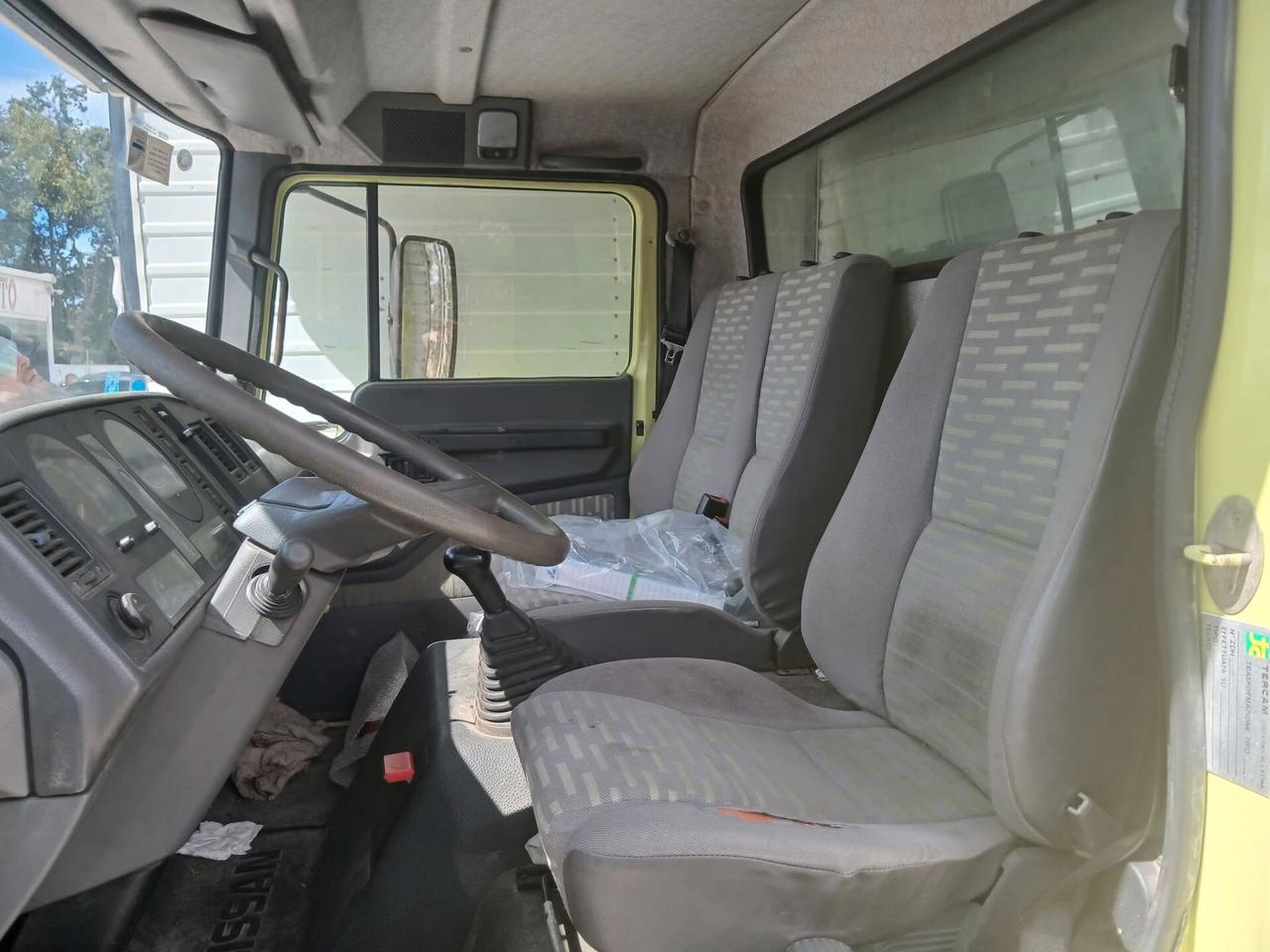 Nissan L-35 L-35.095 4.0 diesel PC-RG Cabinato MISTER PANINO CON LICENZA